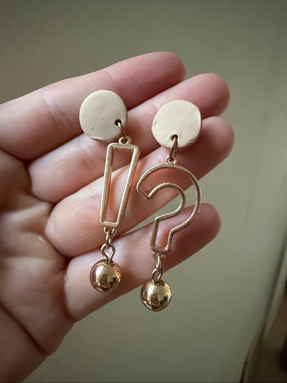 Gold-tone Question Mark & Exclamation Drop Earrings - Neutral